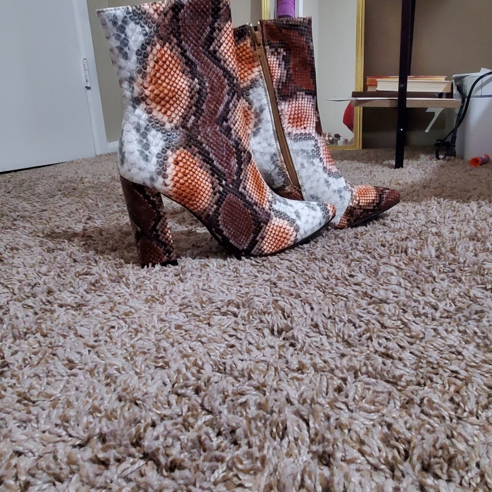 Mini Boots - Picture 6 of 8